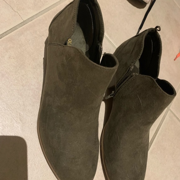 Old navy booties - Picture 2 of 3